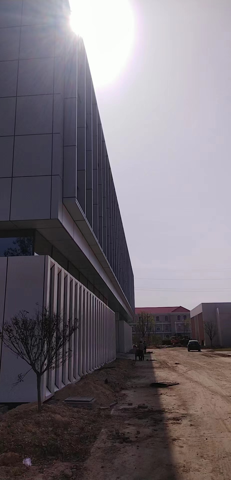 華創(chuàng)鋁單板應(yīng)用樂(lè)清市餐廚可再生資源利用中心項(xiàng)目